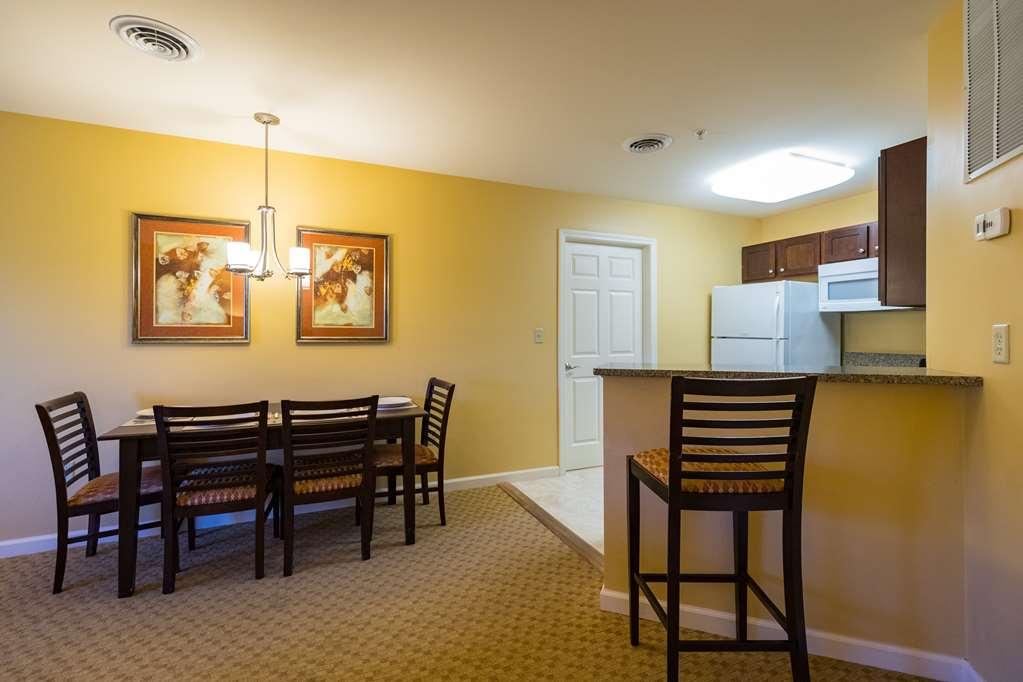 Vacation Village In The Berkshires Hancock Pokoj fotografie A typical kitchen and dining area in a typical two-bedroom villa