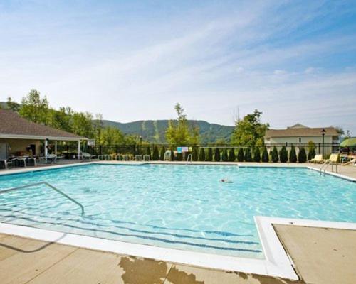 Vacation Village In The Berkshires Hancock Exteriér fotografie The pool at the Mountain Mile