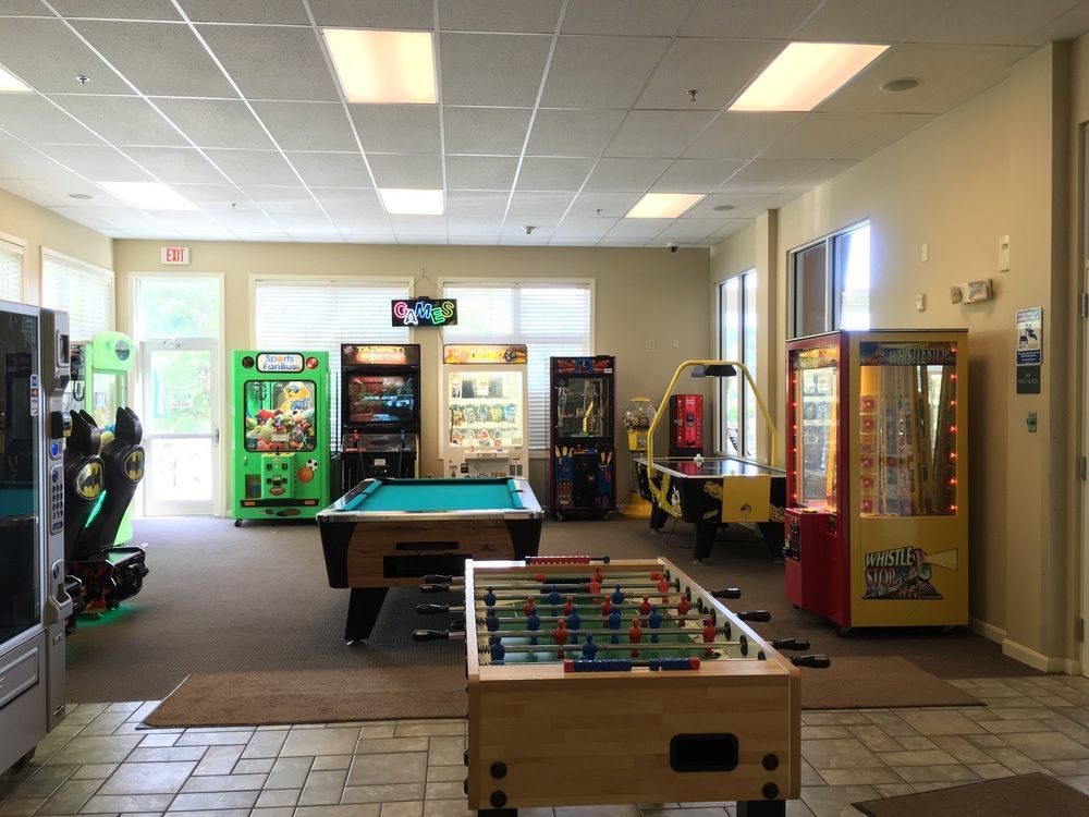 Vacation Village In The Berkshires Hancock Exteriér fotografie The game room at the Student Union