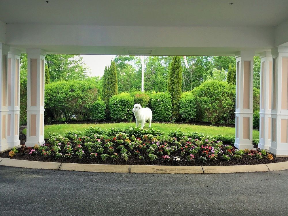 Vacation Village In The Berkshires Hancock Exteriér fotografie The front entrance of the Inn at the Opera