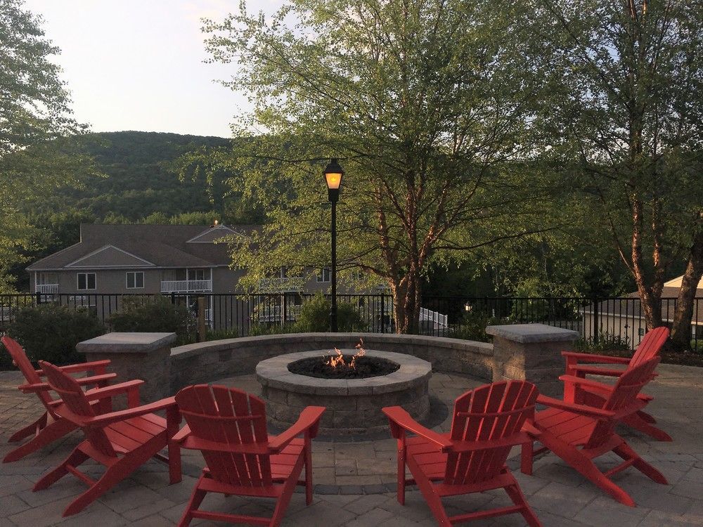 Vacation Village In The Berkshires Hancock Exteriér fotografie The fire pit at the main lodge