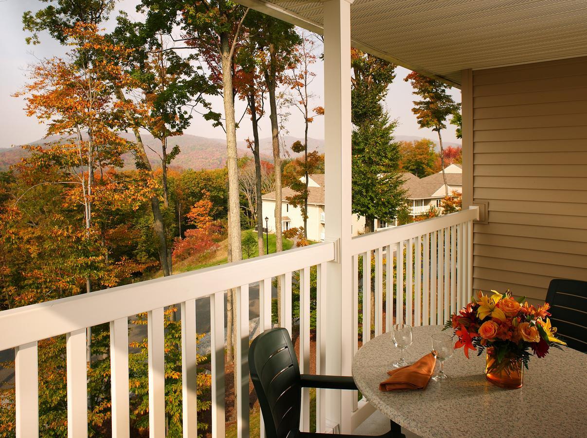 Vacation Village In The Berkshires Hancock Exteriér fotografie A typical balcony at the Inn at the Opera House